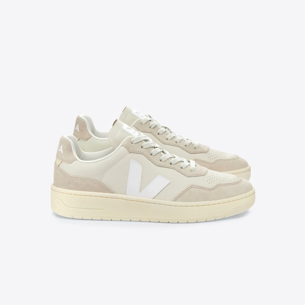 NWT Veja Sneakers v-90